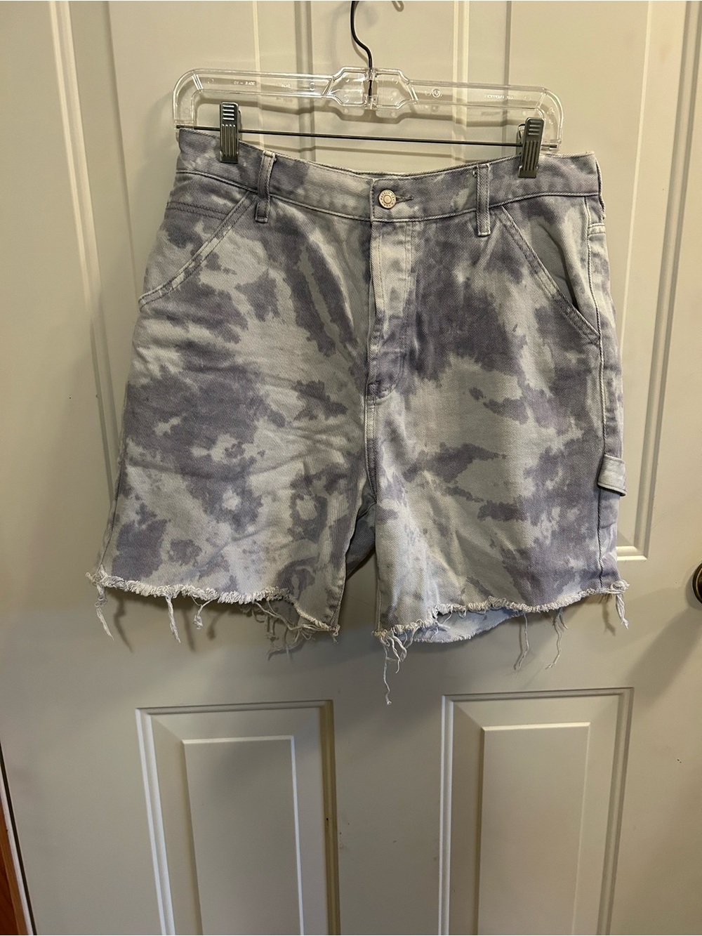 Womenโs Tie-Dye Denim Shorts - Light Gray/Blue
